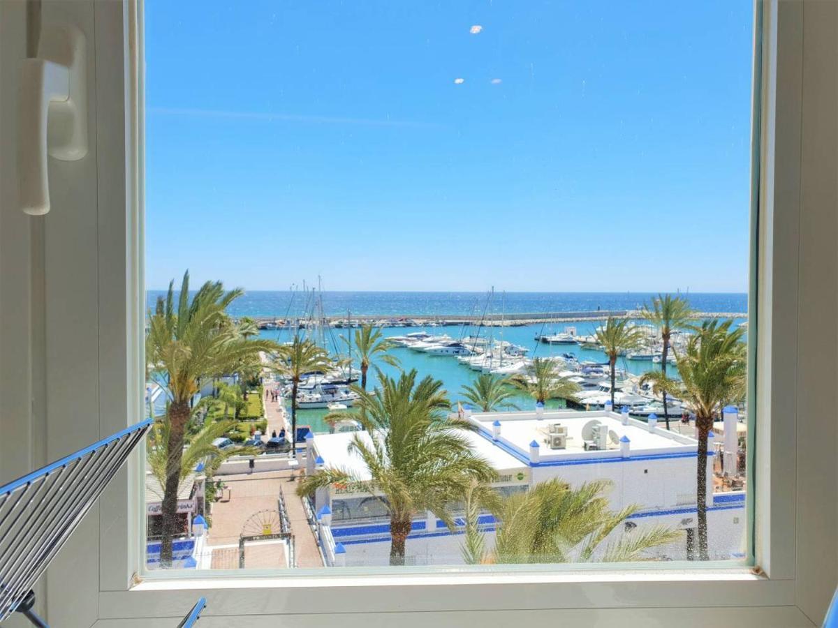 Fantastic B In Front Of The Sea & Marina Apartment